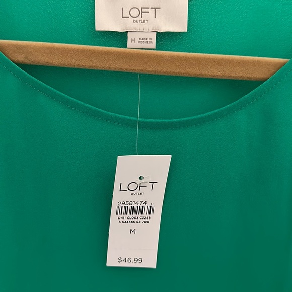 LOFT Green Blouse size M NWT - Picture 2 of 2